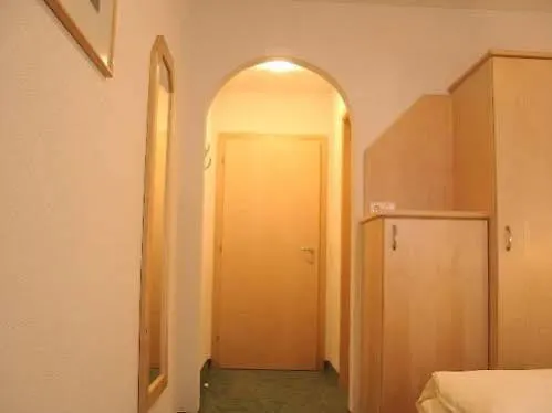 Antonia * ايشجل